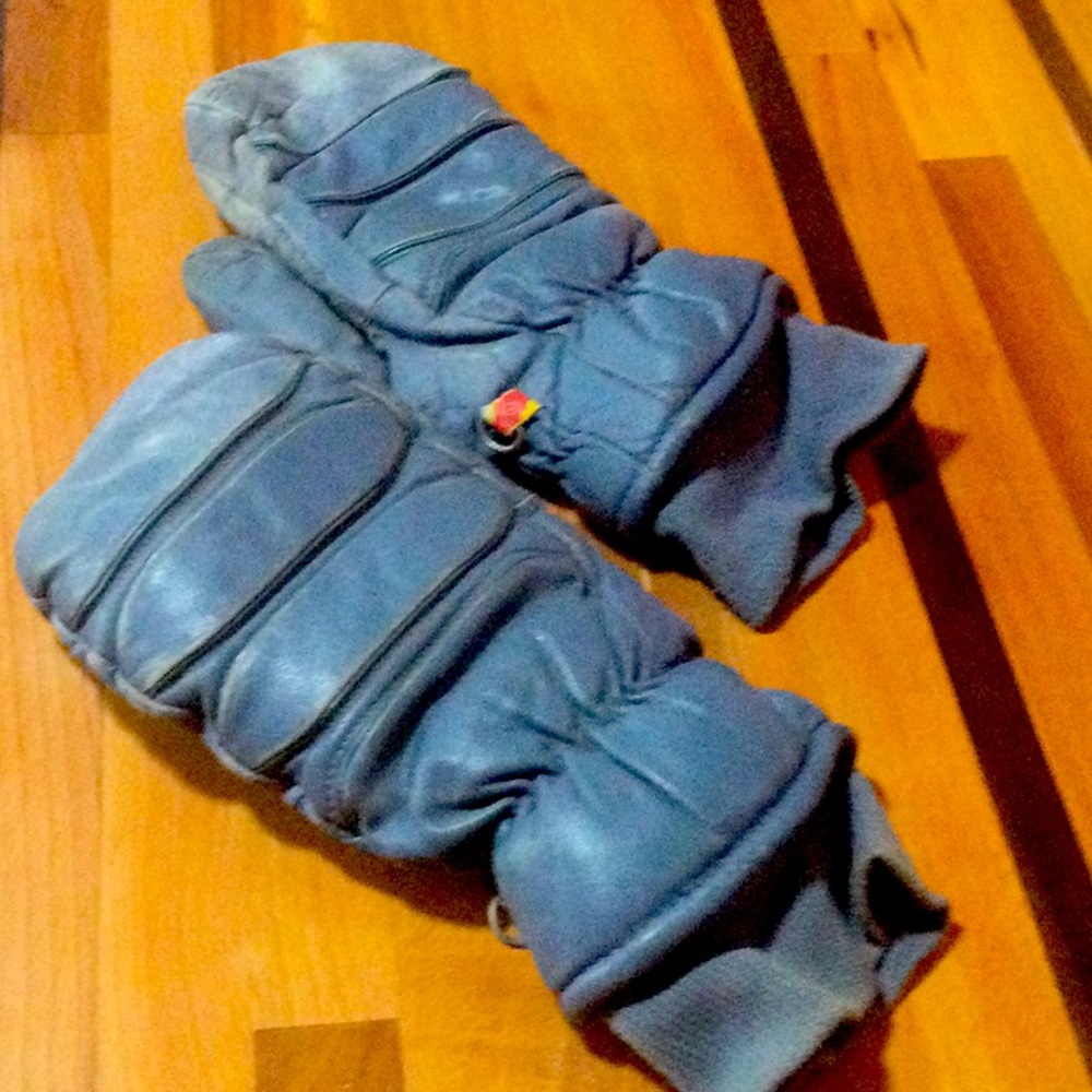 Kombi Men M Leather Mitts, Interior 100% Down Feathers Padding 100% Polyester.